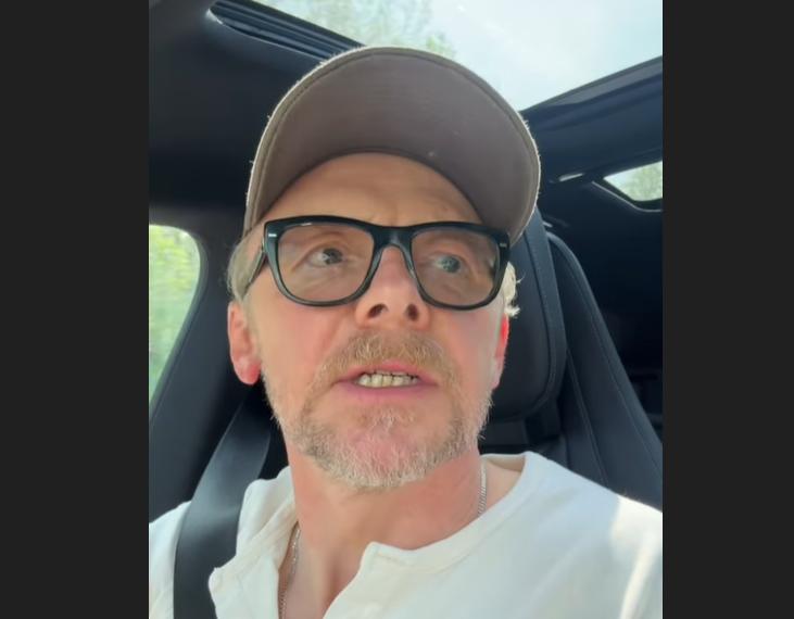 Simon Pegg 'me passing cyclists' skit (Simon Pegg, Instagram)