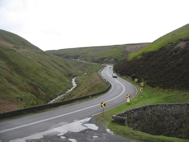 Snake Pass (licensed CC BY-SA 2.0 by Paul Anderson)