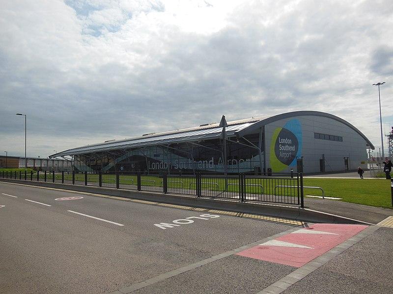 Southend_Airport_terminal_building_02