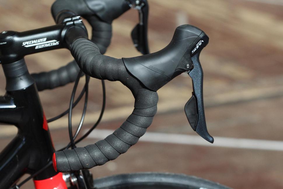 Specialized Allez E5 - bar and shifter.jpg