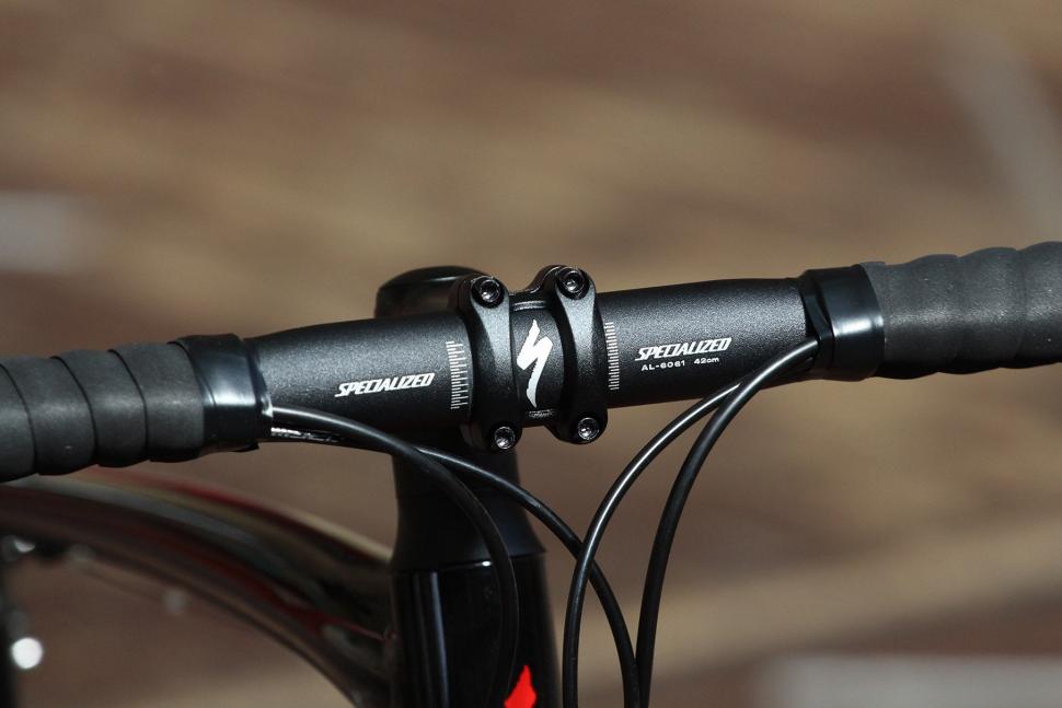 Specialized Allez E5 - bars.jpg