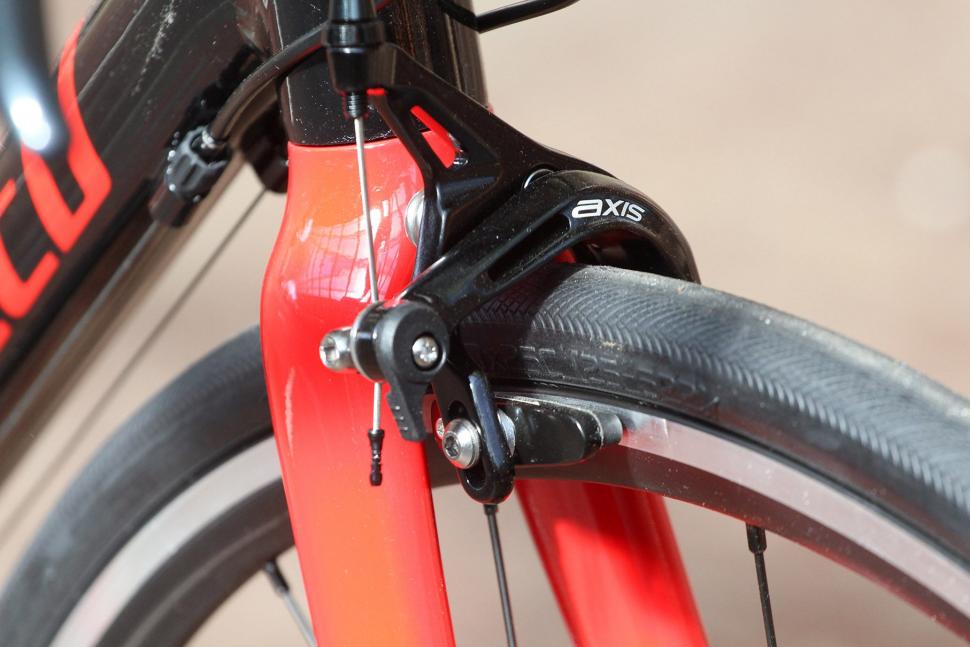 Specialized Allez E5 - front brake.jpg