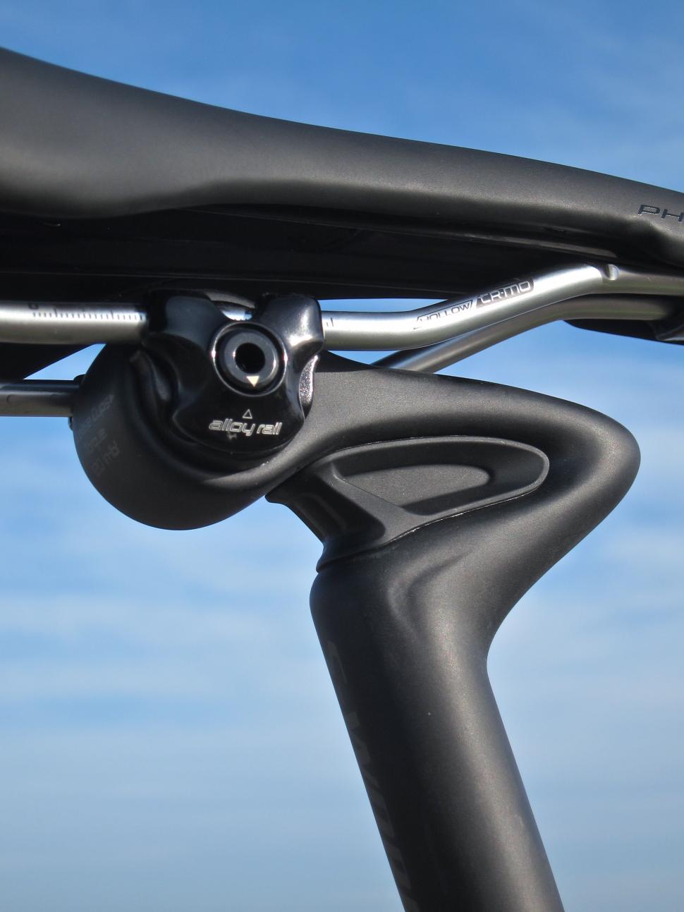 Specialized Diverge Comp Carbon - CG-R FACT Carbon SeatPost.jpg