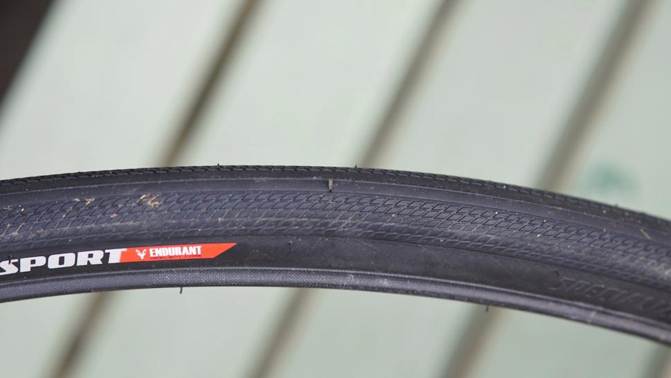 Specialized roadsport cut tyre.jpg