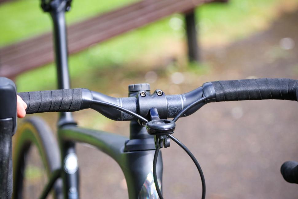Specialized Roubaix - bars 2.jpg