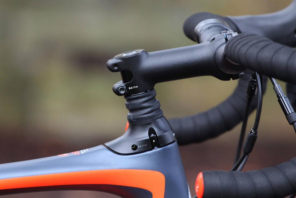 Specialized Roubaix Expert - Future Shock and stem.jpg