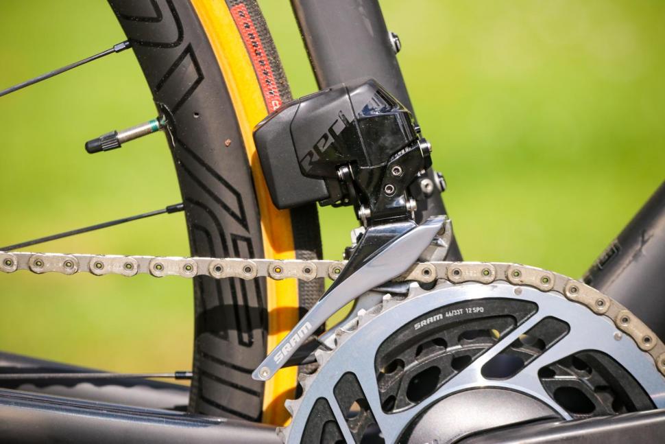 Specialized Roubaix - front mech.jpg