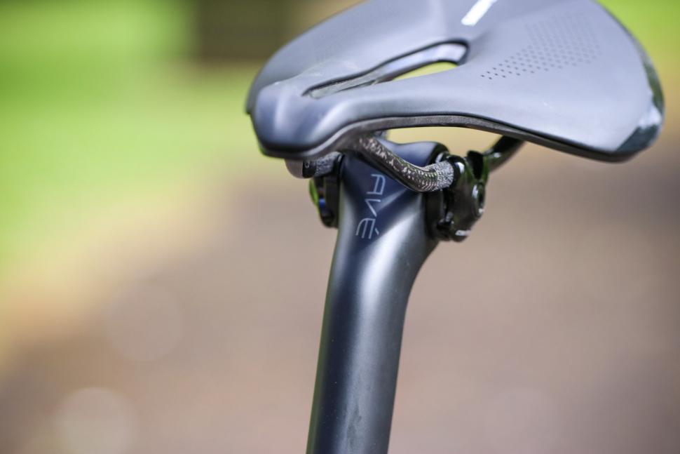 Specialized Roubaix - seat post detail.jpg