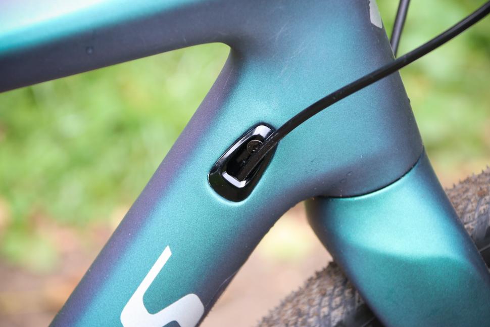 Specialized S-Works Diverge - cable route.jpg