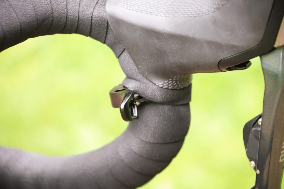 Specialized S-Works Diverge - dropper post button.jpg
