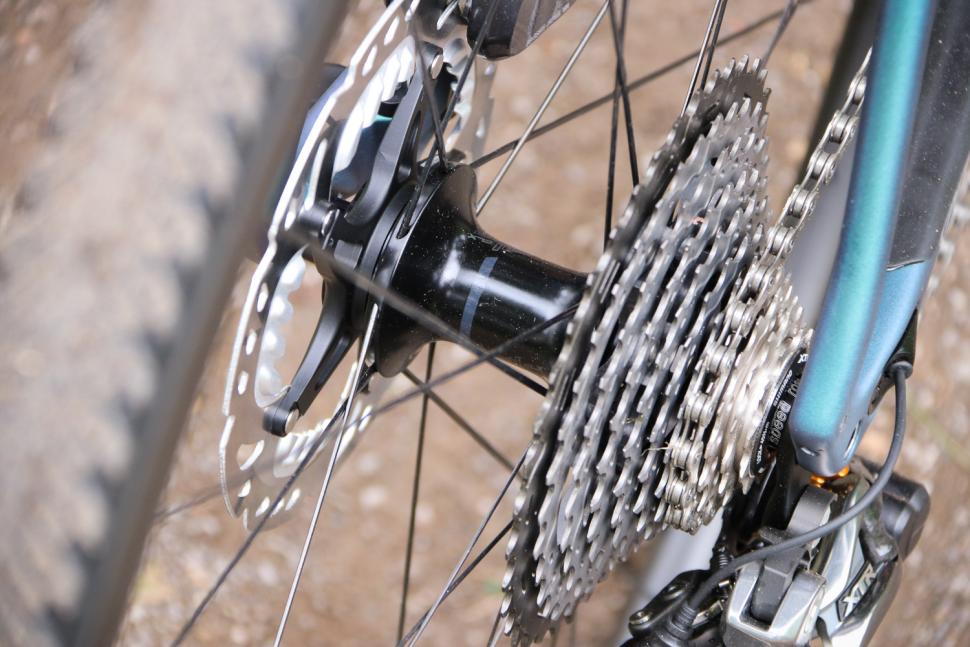 Specialized S-Works Diverge - rear hub.jpg