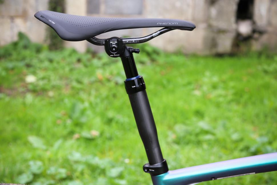 Specialized S-Works Diverge - saddle and dropper post 2.jpg