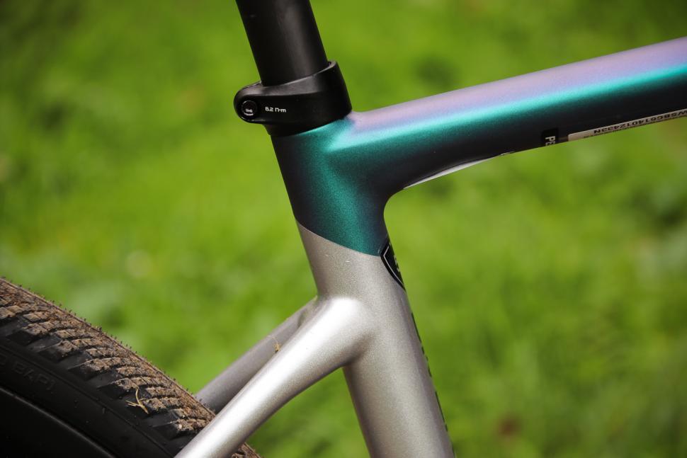 Specialized S-Works Diverge - seat tube junction.jpg