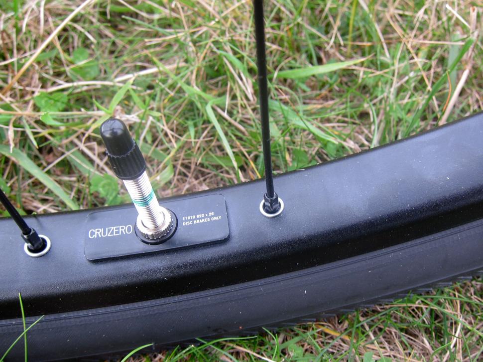 Specialized Sequoia Expert - Cruzero Rim.jpg