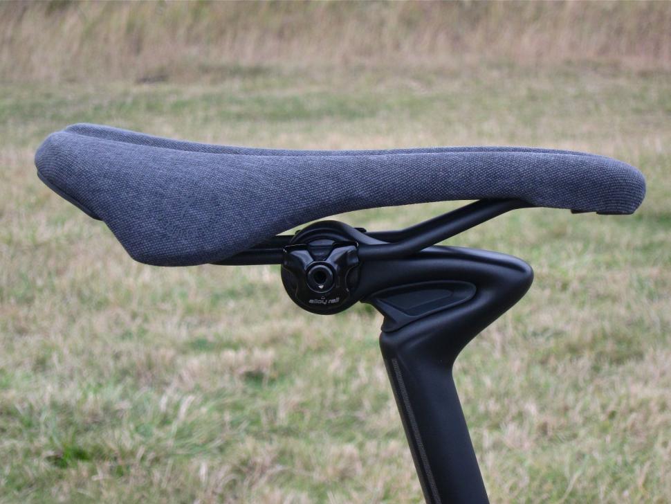 Specialized Sequoia Expert - Phenom Comp Saddle.jpg