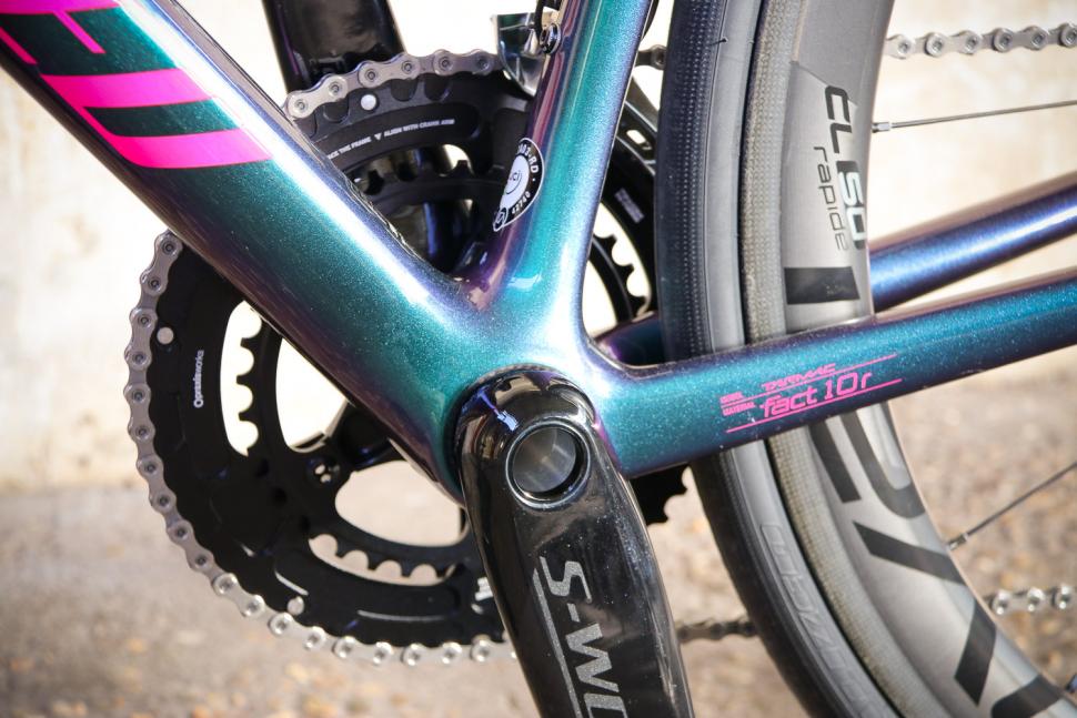 Specialized Tarmac SL 6 Pro - bottom bracket.jpg