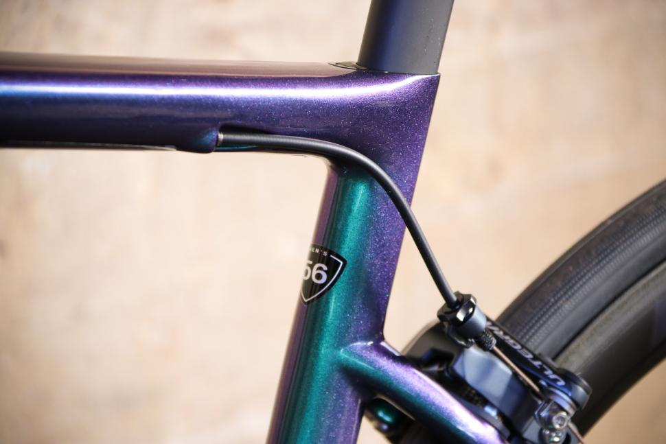 Specialized Tarmac SL 6 Pro - cable route 2.jpg