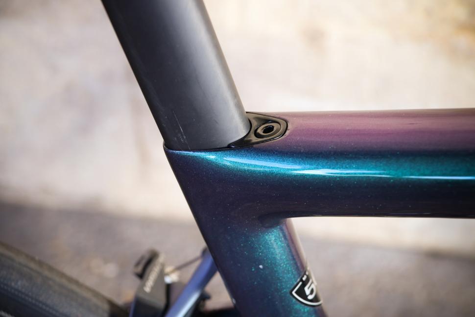 Specialized Tarmac SL 6 Pro - seat tube bolt.jpg