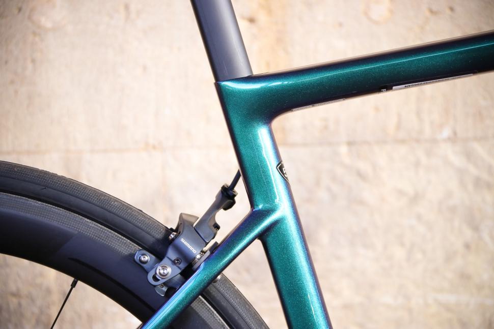 Specialized Tarmac SL 6 Pro - seat tube junction.jpg