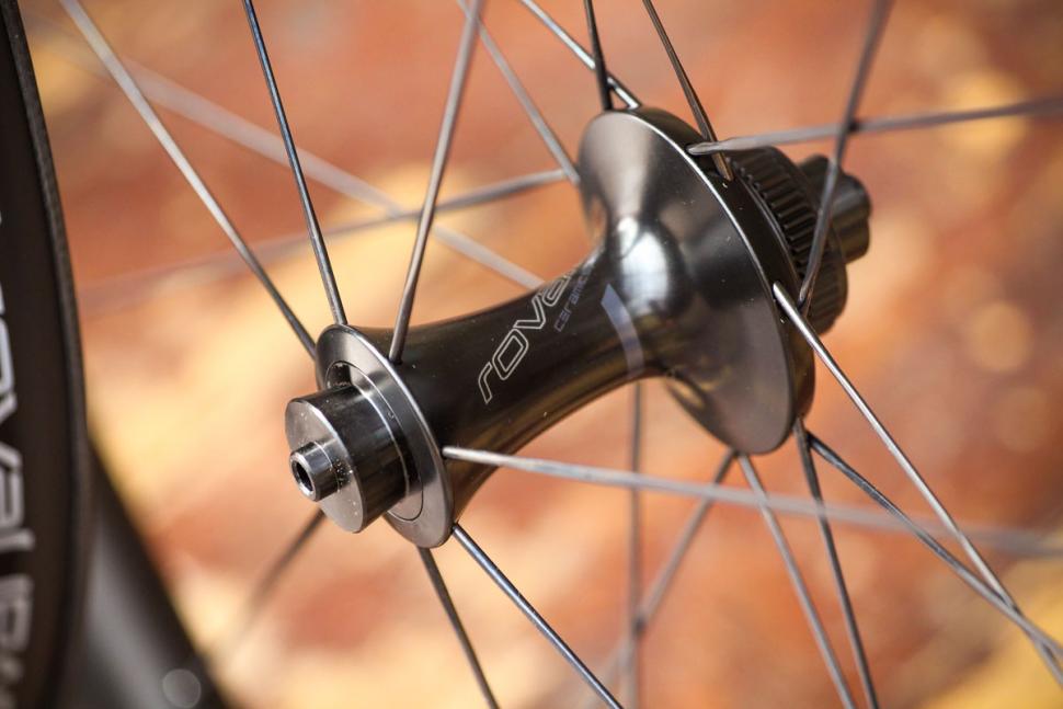 specialized_roval_clx_32_disc-650b_set_-_front_hub.jpg