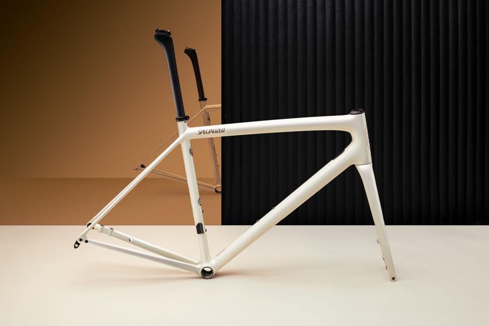 Specialized_Sagan-Collection_Aethos-10R_Hero