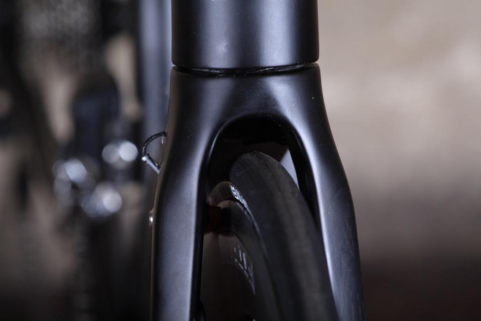 SpeedX Leopard Pro - fork clearance.jpg