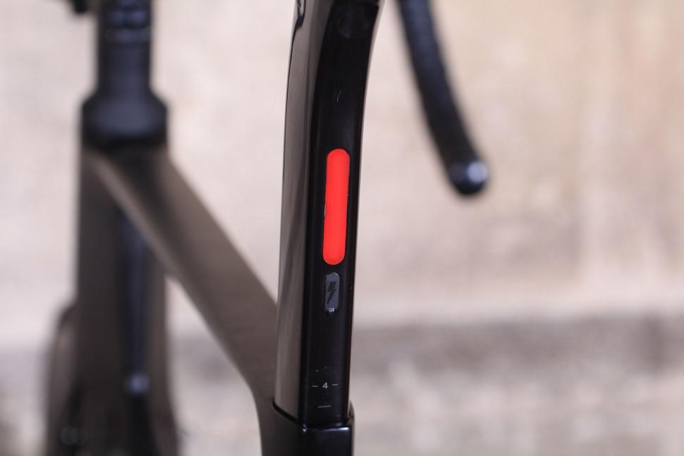 SpeedX Leopard Pro - integrated rear light.jpg