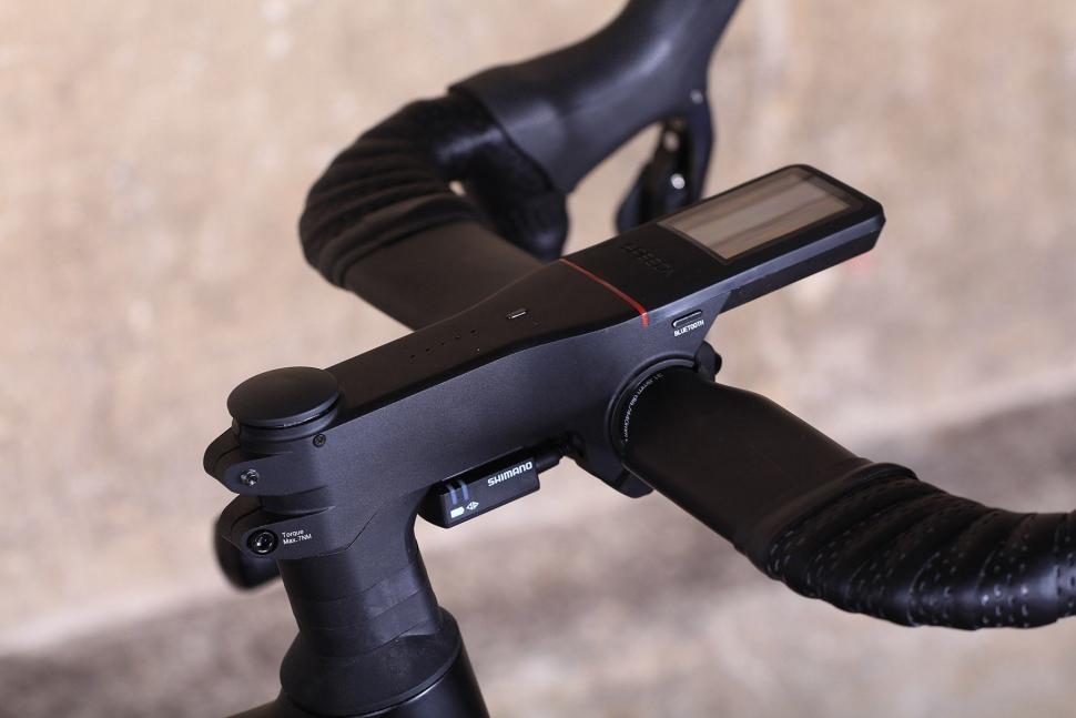 SpeedX Leopard Pro - stem and computer.jpg