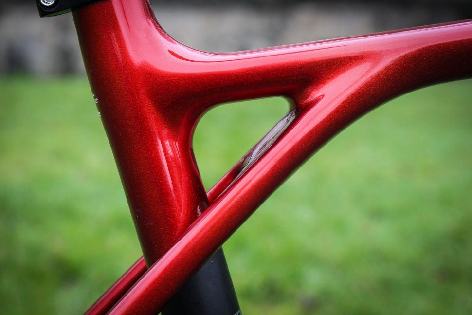 SpeedX Unicorn Di2 - seat tube junction.jpg