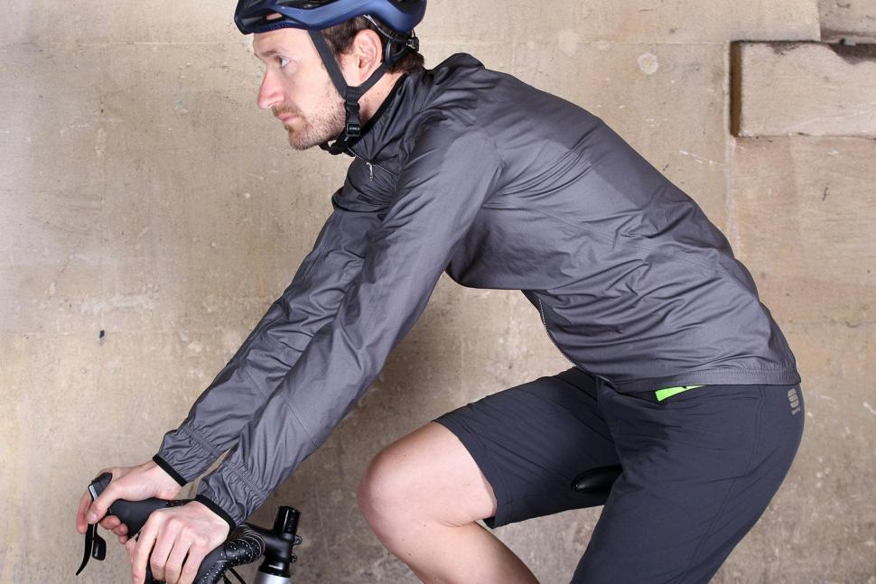 Sportful Stelvio jacket - riding.jpg