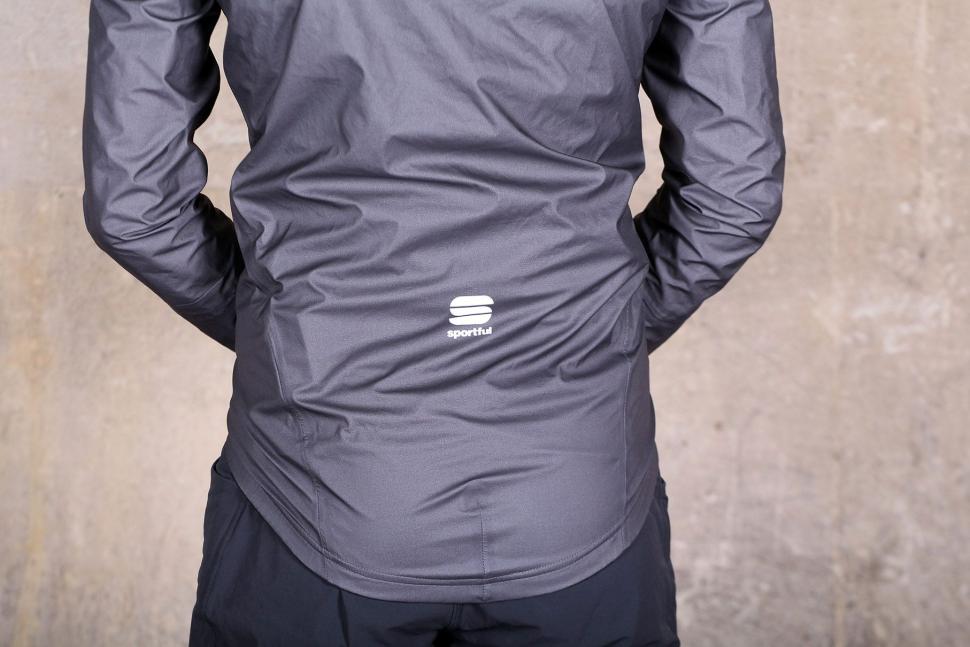Sportful Stelvio jacket - tail.jpg