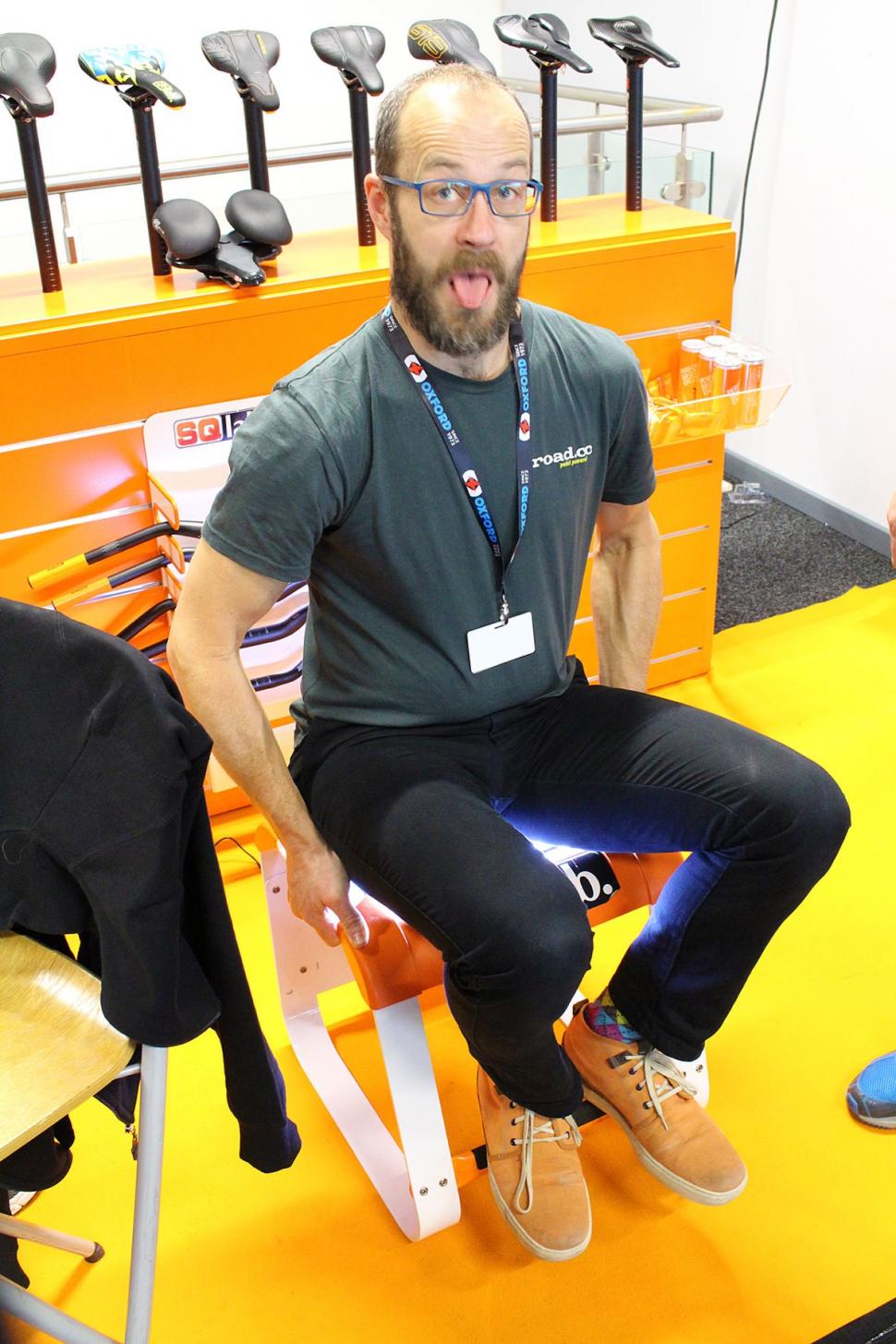 SQLab saddle fitting - uplling down.jpg