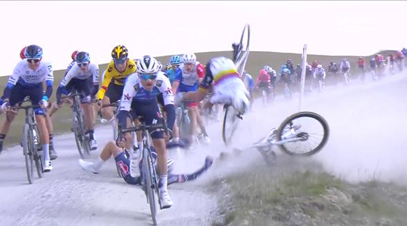 Strade Bianche crash (screenshot, via GCN)