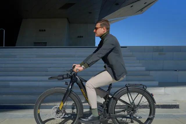 Strong V-160 lock riding