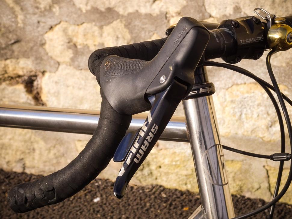 Sven Cycles Pathfinder - bar and shifter.jpg