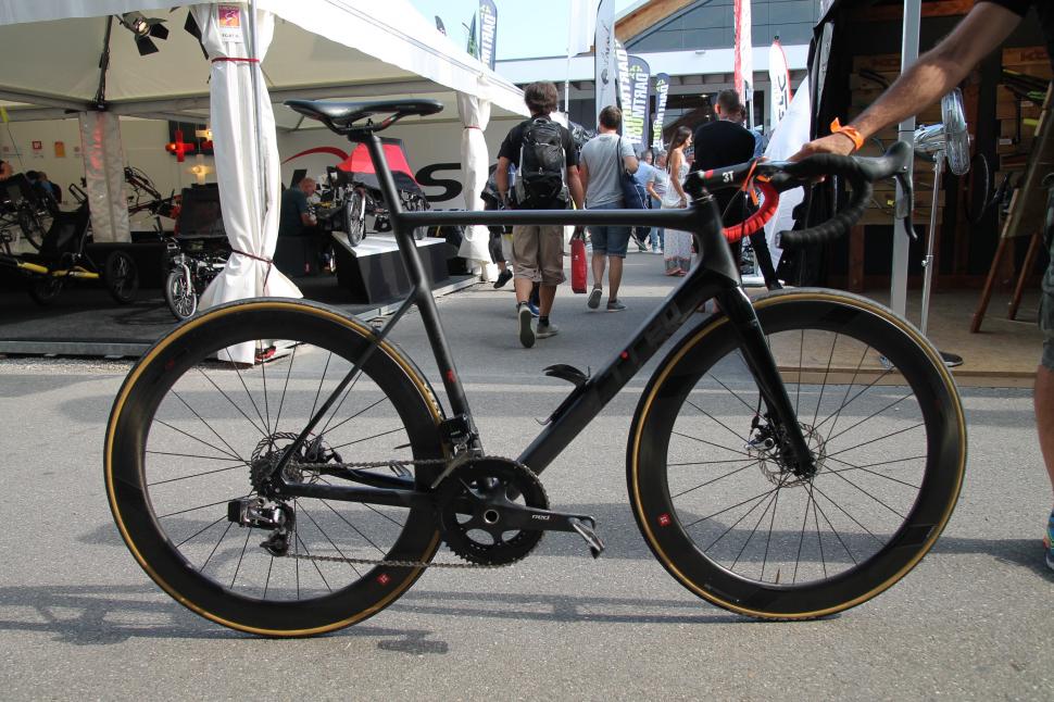T Red road bikes - 11.jpg