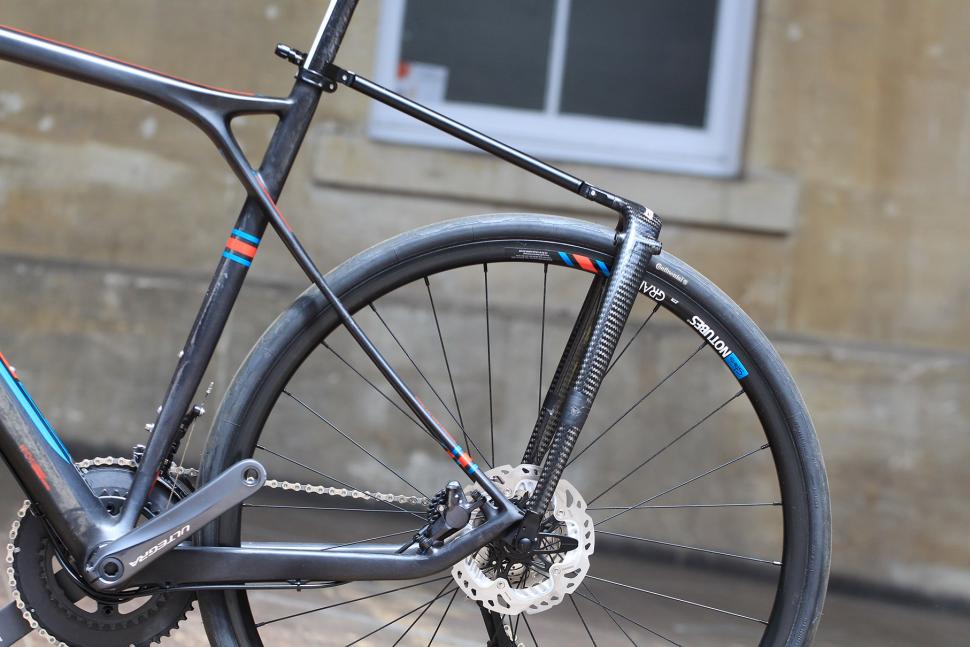 Tailfin Carbon Rack - no panniers.jpg