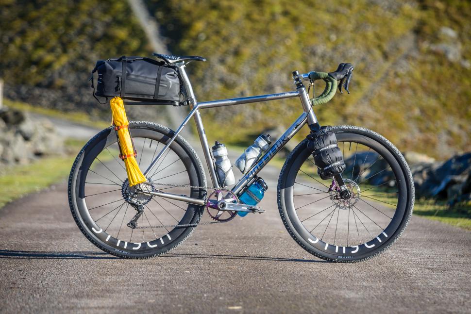 2021 Tailfin Cargo Cage Lifestyle Image 13