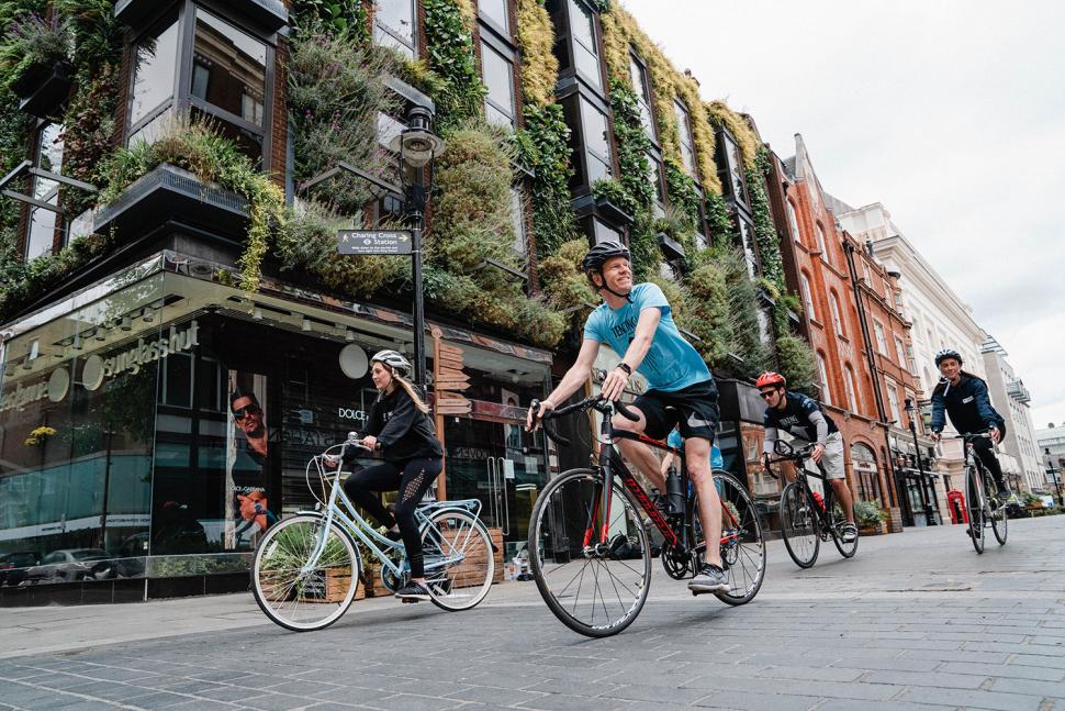 Tenzing-Clean-Air-Tracker-Cyclists-02