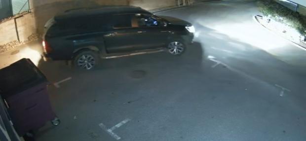 Thieves on CCTV ramming 4x4 into C6 bikes
