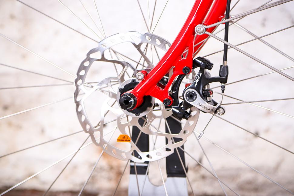 Thorn Club Tour Mk5 - front disc brake.jpg