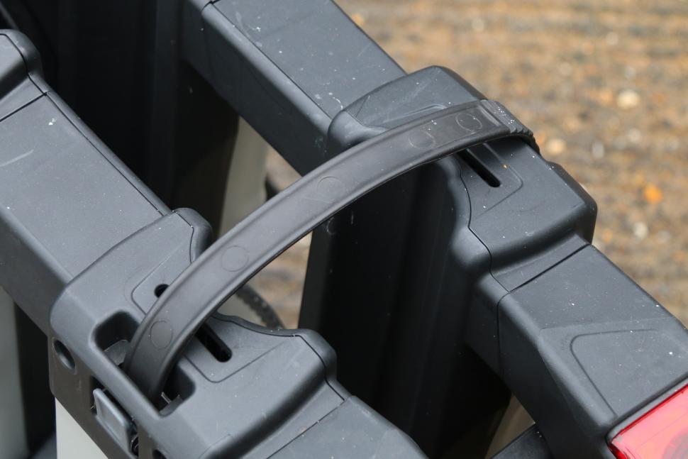 Thule Easyfold XT 3 &ndash; 05 &ndash; towing handle.JPG