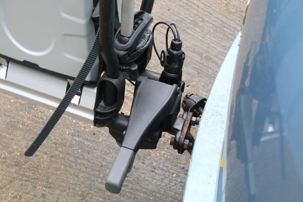 Thule Easyfold XT 3 &ndash; 09 &ndash; towball clamp closed.JPG