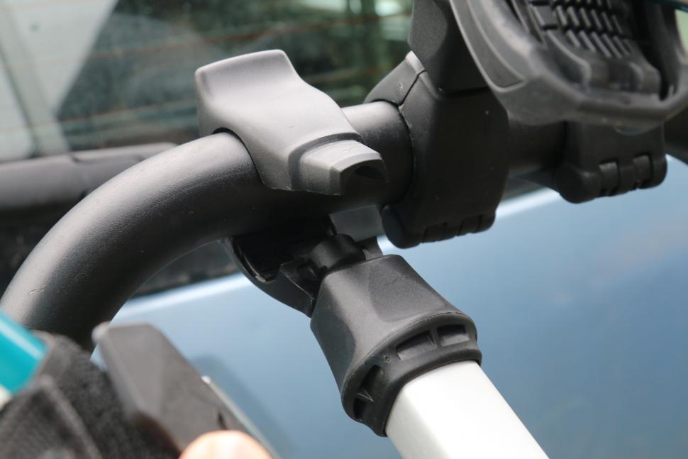 Thule Easyfold XT 3 &ndash; 15 &ndash; bike arm fitment.JPG