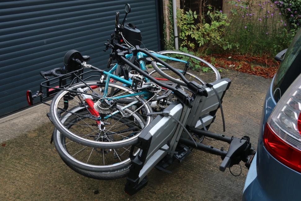 Thule Easyfold XT 3 &ndash; 24 &ndash; bikes tilted.JPG