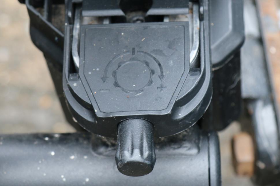 Thule Easyfold XT 3 &ndash; 39 &ndash; main clamp adjuster.JPG