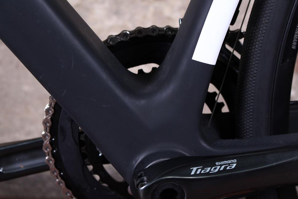 Tifosi Cavazzo - bottom bracket.jpg