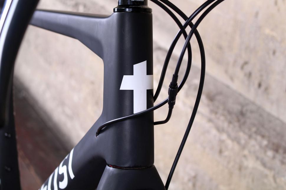 Tifosi Cavazzo - head tube badge.jpg