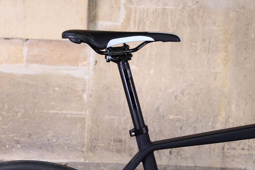 Tifosi Cavazzo - saddle and seatpost.jpg