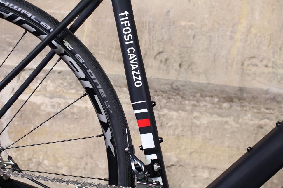 Tifosi Cavazzo - seat tube and wheel.jpg